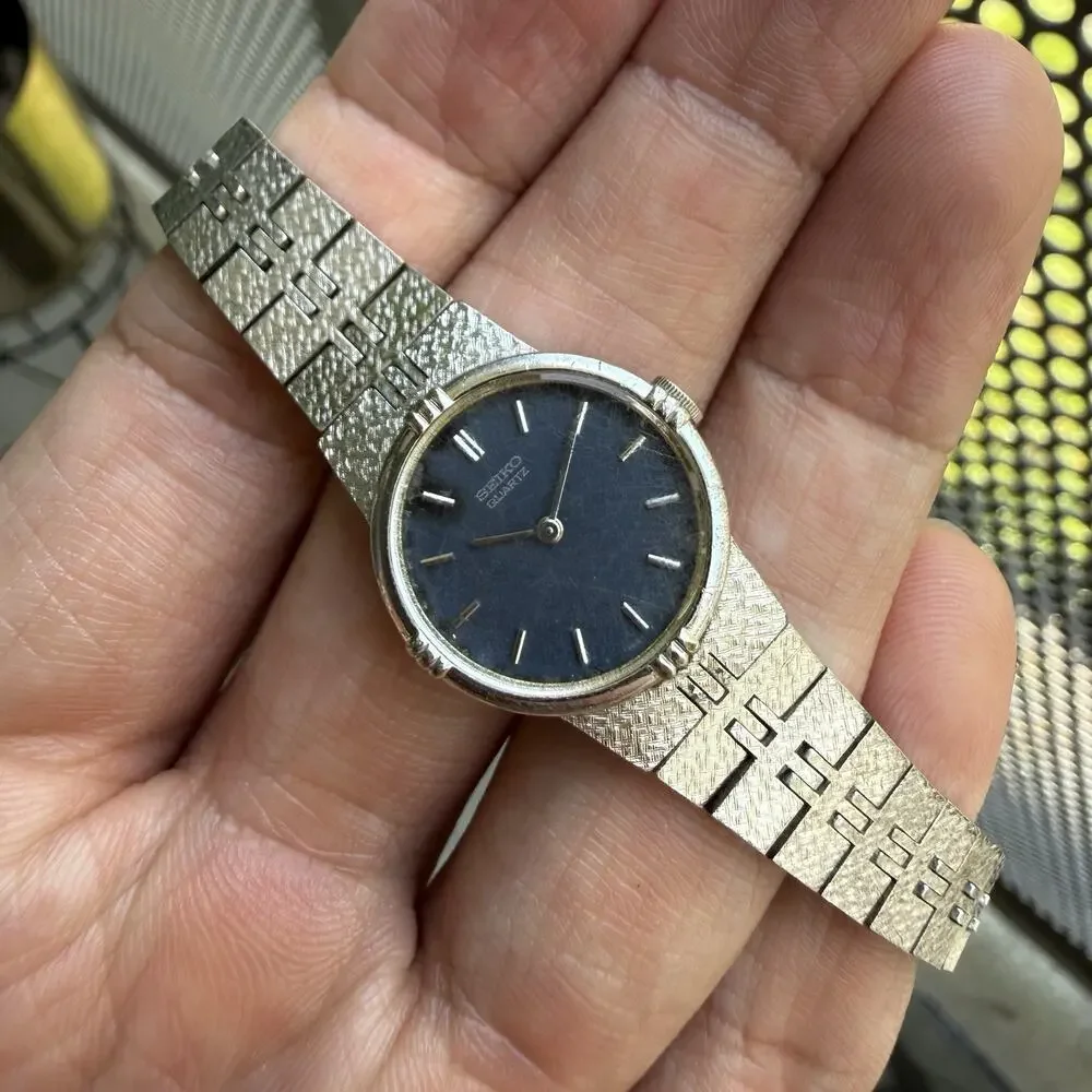 Vintage Seiko Ladies Wrist Watch Dainty Stainless Steel Blue Dial 1400-0259